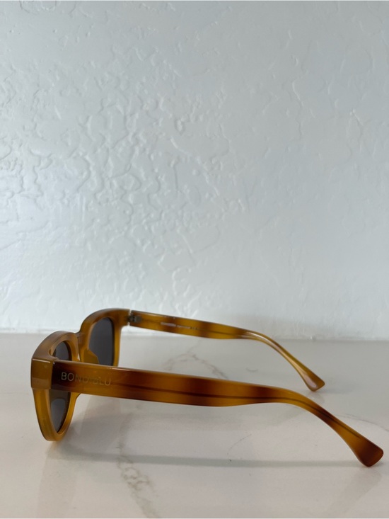 Bondiblu Tortoiseshell Rounded Sunglasses - Amber Brown Frames